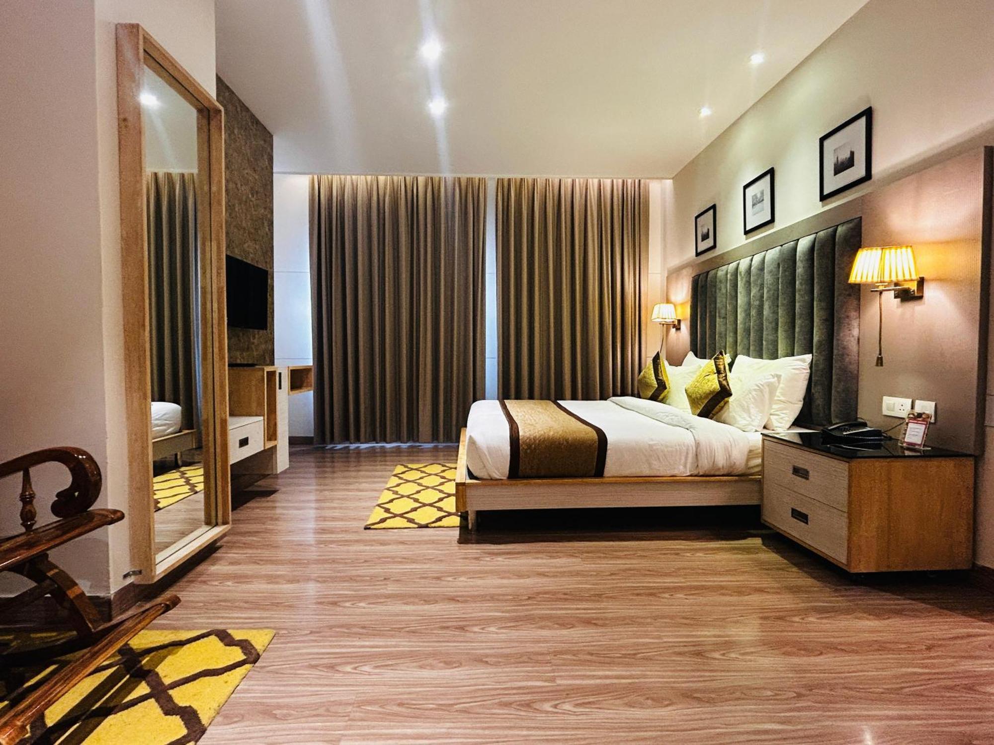 Hotel Sakura Gold Gurgáon Exteriér fotografie